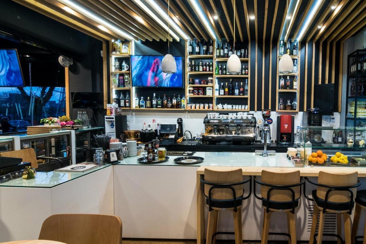 Blackhaus Apartments Tesalonika Bagian luar foto